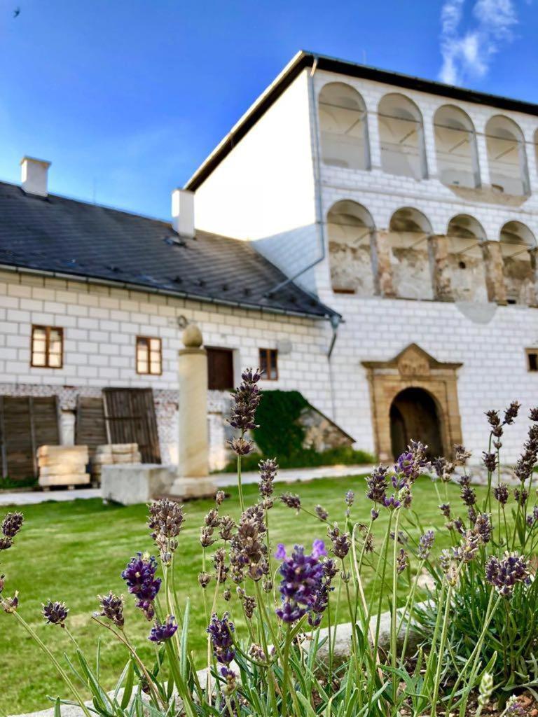 Zamek Kolstejn - Hotel Chateau Goldenstein Branná Exterior foto